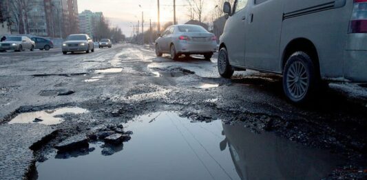 Пожаловаться на ямы на дорогах теперь можно через приложение - today.ua