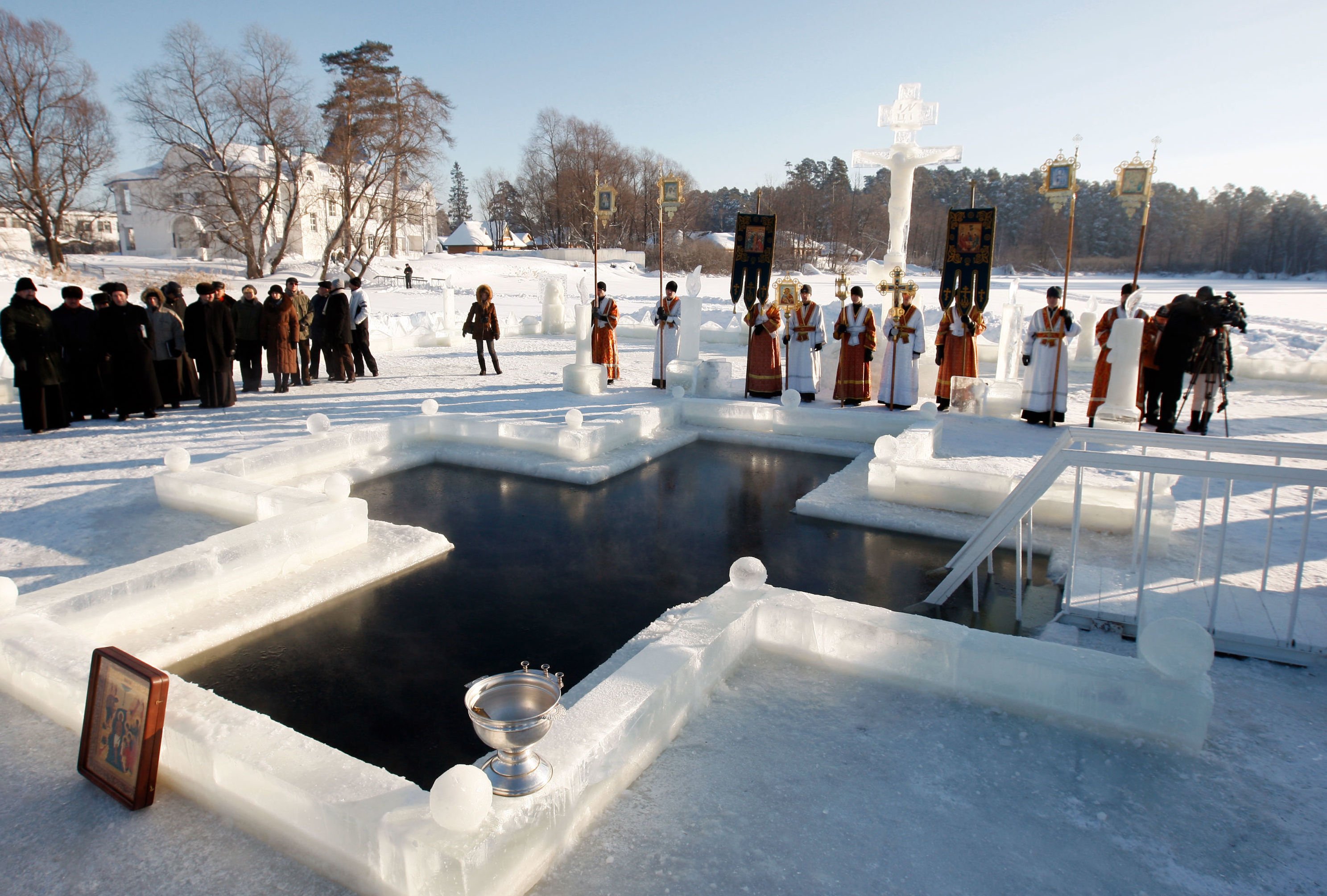 Крещенские фото. Крещенские купели в СПБ 2023. Крещение Господне Иордань. Крещение на Руси 19 января купели. Крещение 2023 СПБ Главная купель.