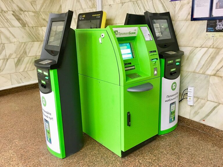 “Это банк или Лото-Забава?“: ПриватБанк обвинили в присвоении денег клиентов - today.ua