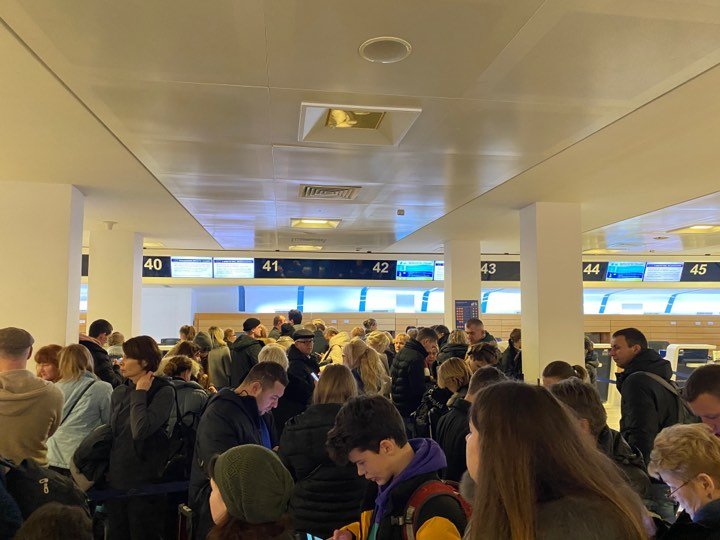 Украинские пассажиры более двух суток не могут вылететь из Италии: что случилось - today.ua