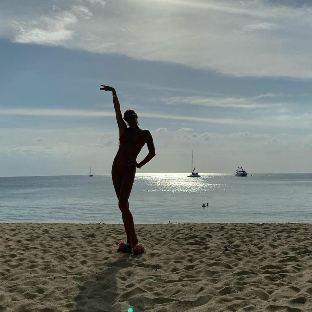 Анастасия Волочкова балерина на пляже