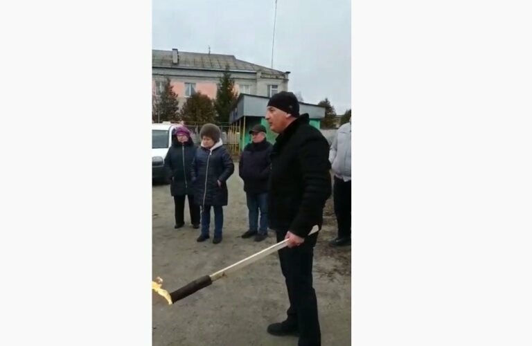 “Опудало Коболєва зробити і спалити“: люди масово палять платіжки за газ - today.ua