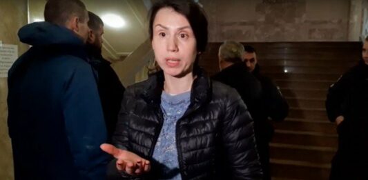 “Специально скрутили ногу“: Чорновол попала в стычку с охраной в ГБР - today.ua