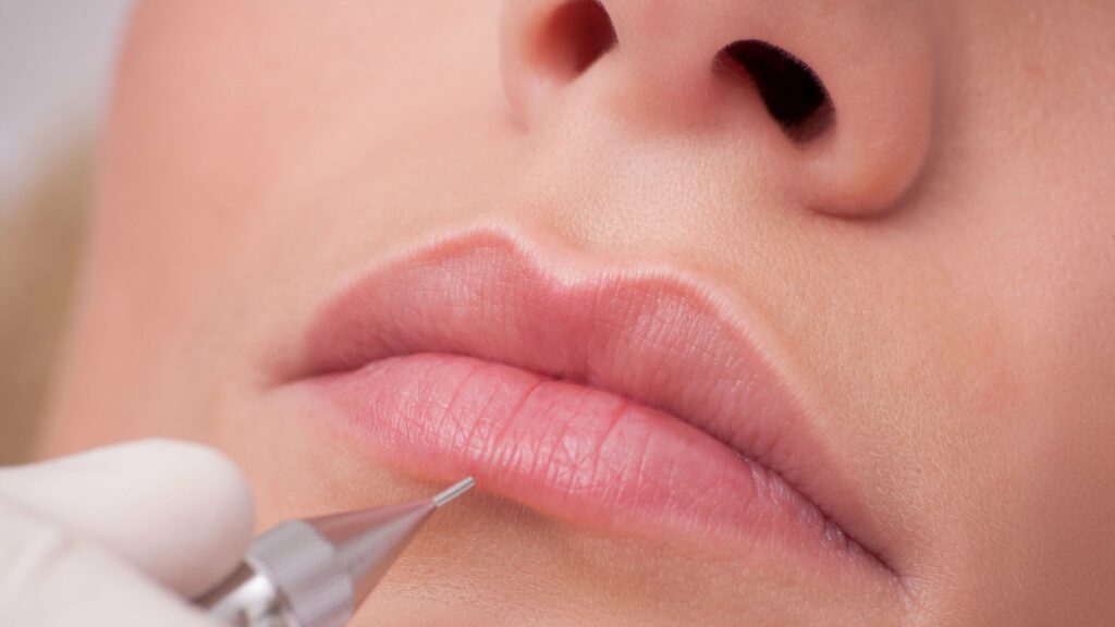 Перманентный макияж губ и бровей 2020: преимущества и недостатки