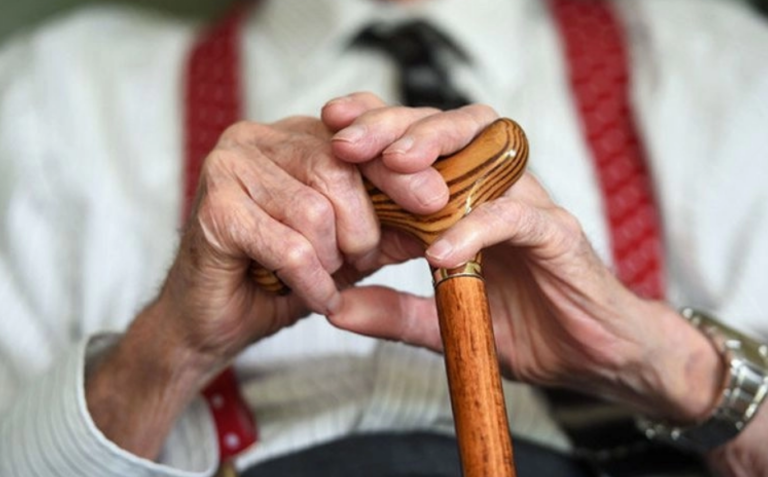 Пенсии в Украине: кому суд запретил поднимать пенсионный возраст - today.ua