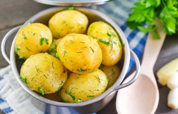 Схуднення на картоплі: дієтологи розкрили користь калорійного овоча