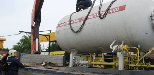 Зеленский проигрывает войну с нелегальными АЗС - today.ua