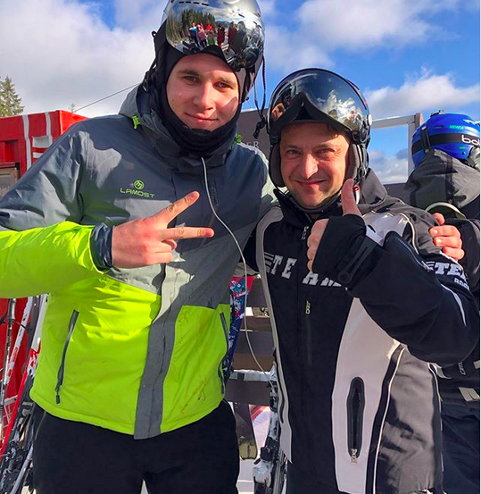 Новый год по-президентски: Зеленского засекли на лыжах в Буковеле