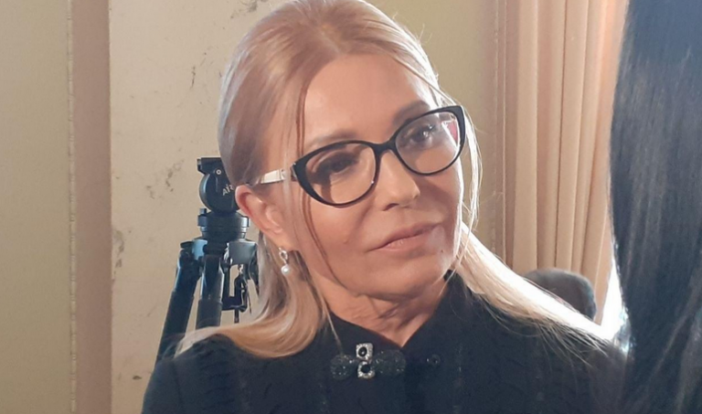 Тимошенко “выгуляла“ новую прическу:  с “мальвинкой“ и в черном (фото) - today.ua