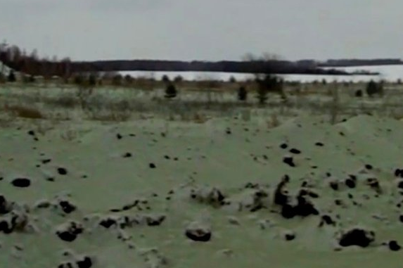“Космическая пыль“ или “краска“: в России выпал зеленый снег