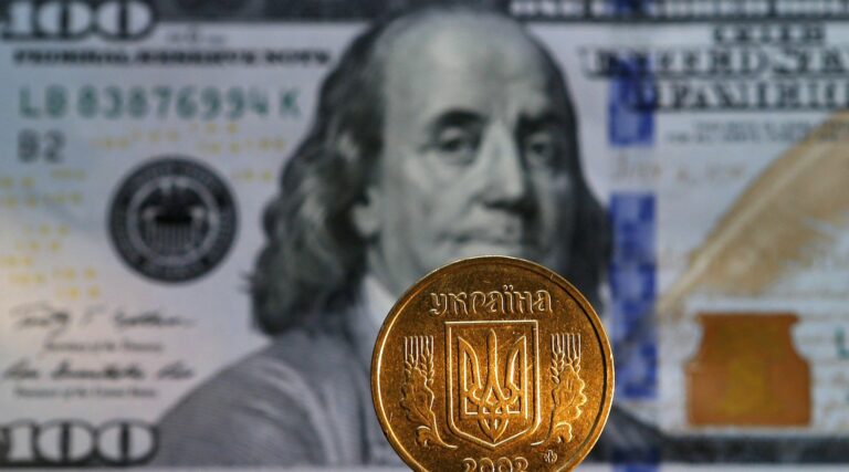 Заплатит каждый: Правительство загнало украинцев в долговую яму - today.ua