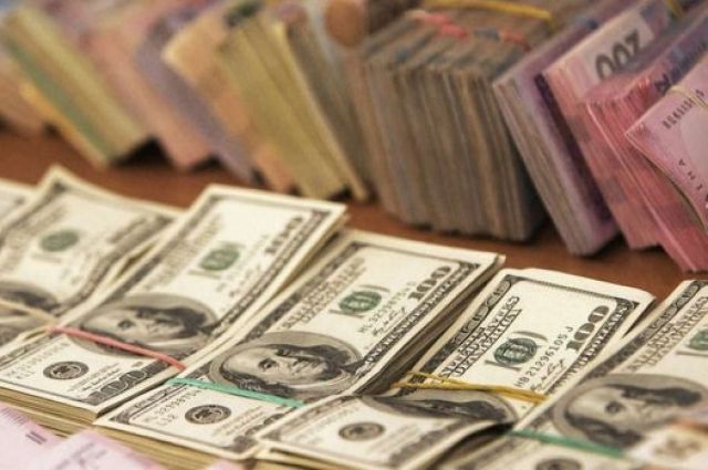 Долар знову впав до рекордних значень: свіжий курс валют на 11 січня - today.ua
