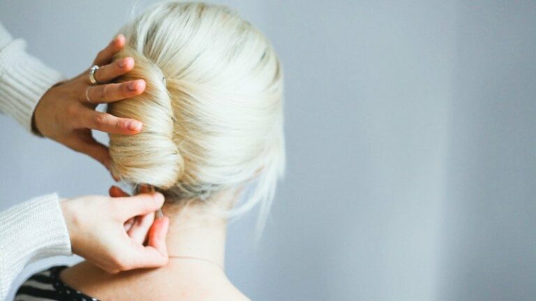 ТОП-3 жіночі зачіски, які можна зробити за 5 хвилин - today.ua