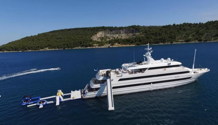 Кто на лыжах, а кто на яхте: Порошенко проводит каникулы на Сейшелах