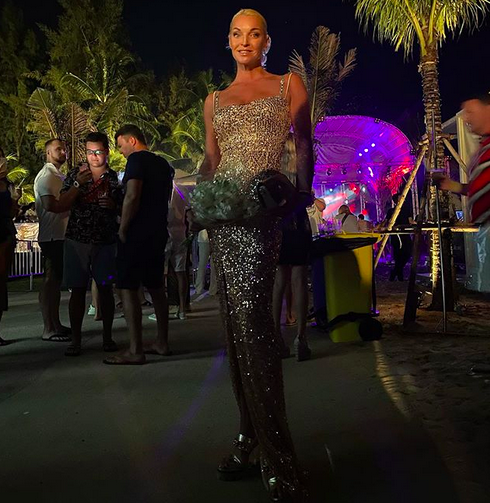 Пьет с самого утра: Волочкову сфотографировали туристы в Таиланде - today.ua