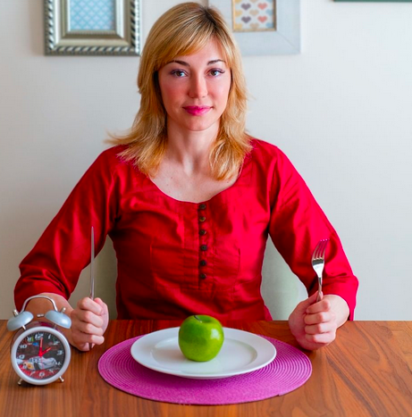 Похудение по часам: эксперт развенчала популярные мифы - today.ua