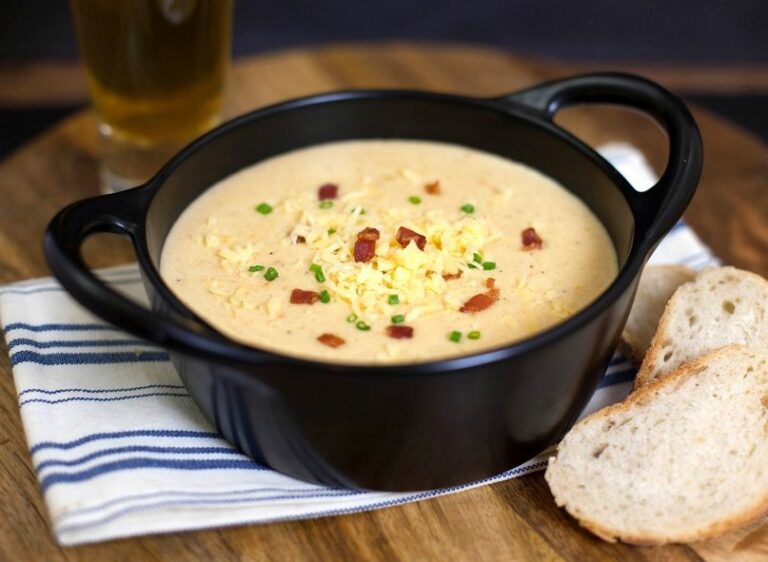 Обед за полчаса: рецепт нежного сливочного супа с фрикадельками - today.ua