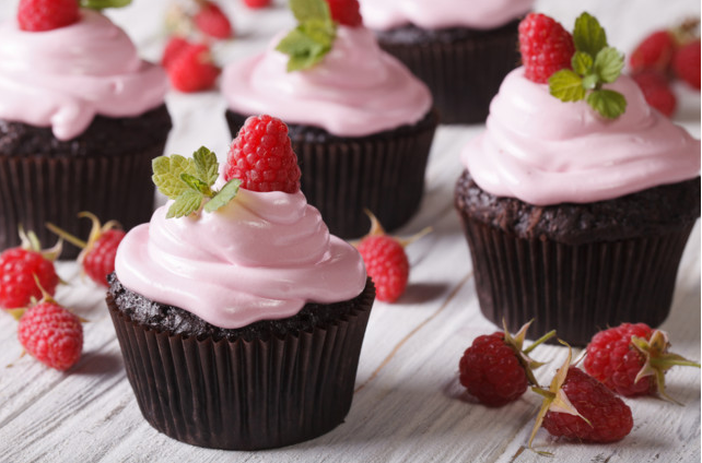 Десерти на 14 лютого нашвидкуруч: ТОП-3 рецепта кексів до Дня Святого Валентина
