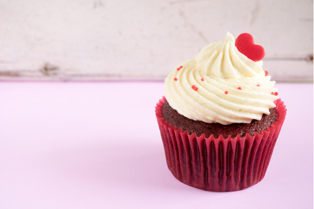 Десерти на 14 лютого нашвидкуруч: ТОП-3 рецепта кексів до Дня Святого Валентина