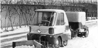 В Сети показали снегоуборочную машину на базе “Запорожца“ - today.ua