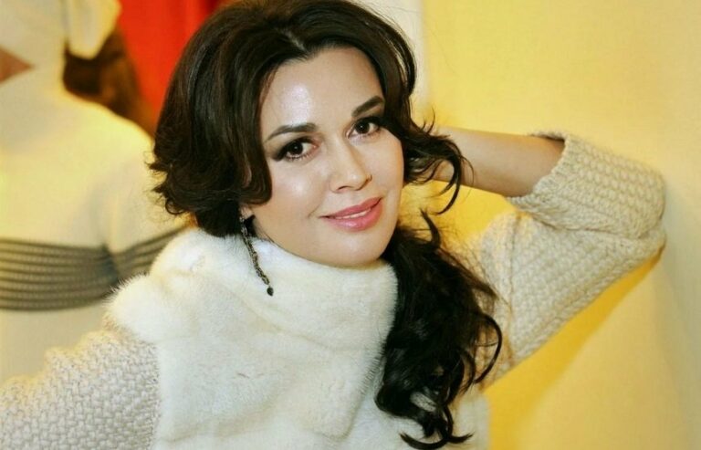 Анастасия Заворотнюк изменила цвет волос и симулирует болезнь: появились новые слухи об актрисе - today.ua