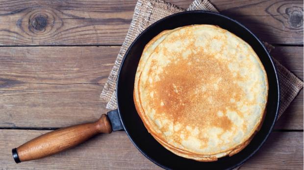 Нежные бархатные блины на завтрак: какой секретный ингредиент нужно добавить в тесто 
