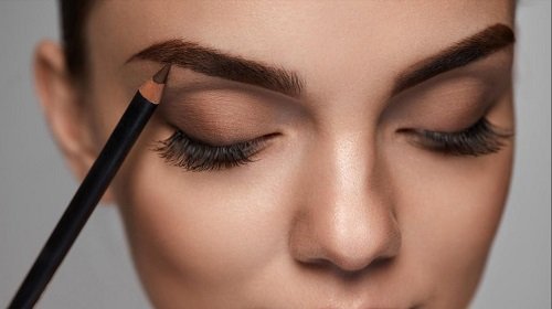 Омолаживающий макияж для глаз: стилисты поделились маленькими хитростями 
