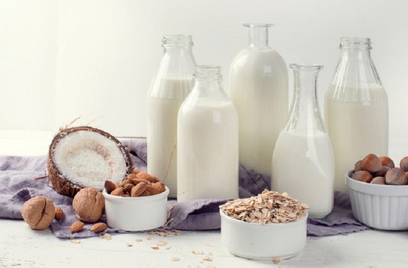 Польза и вред коровьего и растительного молока: какой продукт поможет похудеть