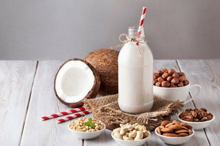 Користь і шкода коров'ячого і рослинного молока: який продукт допоможе схуднути - today.ua