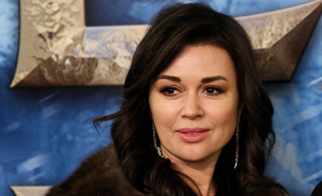 "Ховати будуть нишком": фанати Заворотнюк накинулися з докорами на родичів актриси