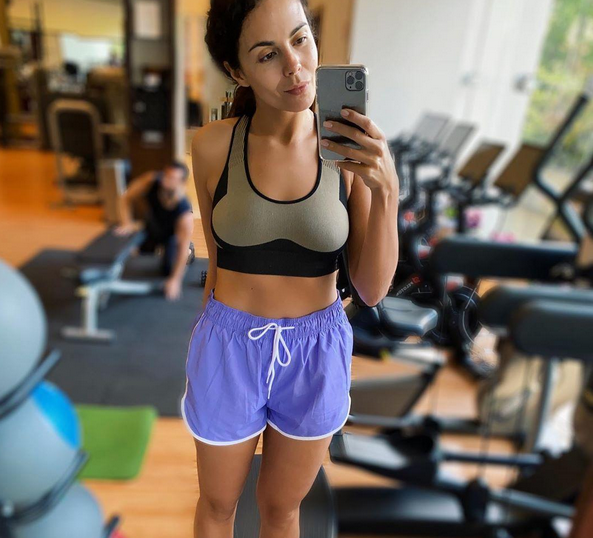 Лицо обвисло: Настя Каменских ужаснула поклонников болезненным видом Лицо обвисло: Настя Каменских ужаснула поклонников болезненным видом - today.ua