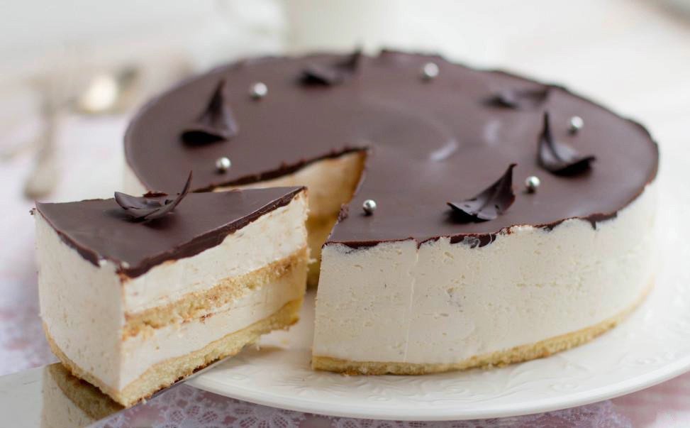 Торт “Сметанник“ без випікання: рецепт смачного десерту нашвидкуруч 