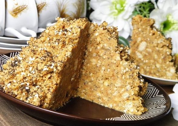 Торт "Муравейник" на скорую руку : классический рецепт любимого десерта из детства