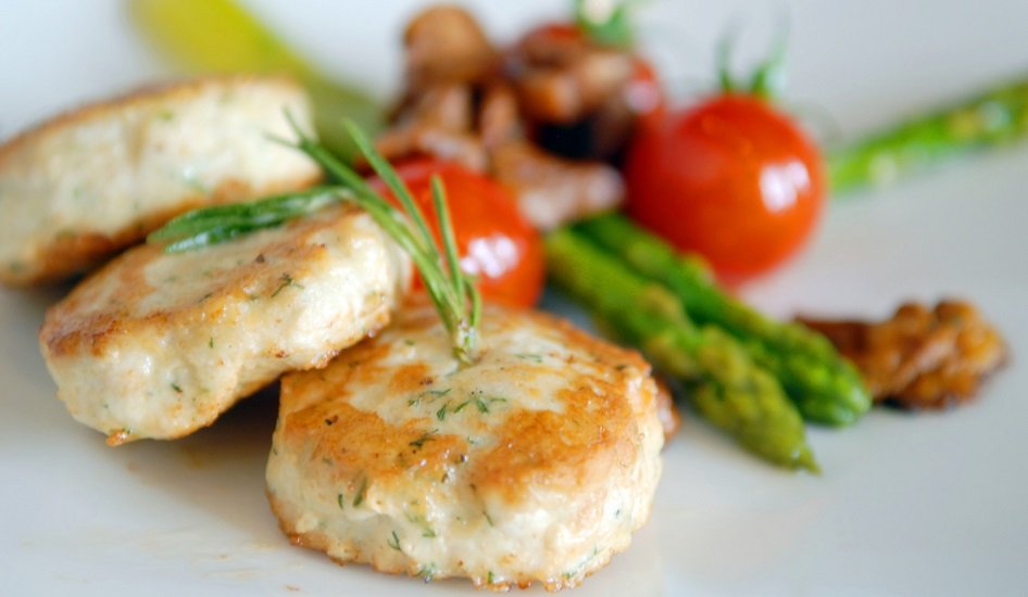 Котлеты из куриного фарша: рецепт приготовления сочного и ароматного блюда