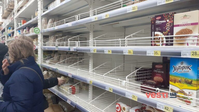Продукты питания начали исчезать: в супермаркетах паника - today.ua