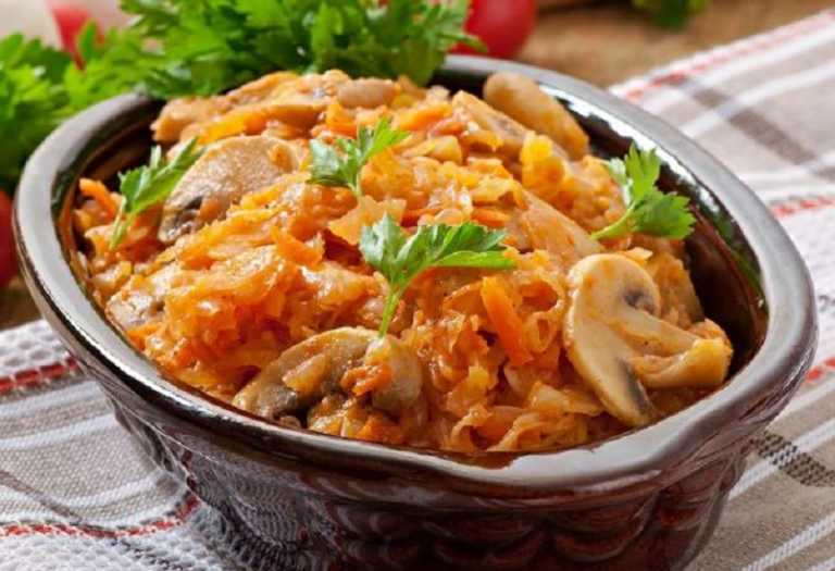 Тушкована капуста з чорносливом: простий рецепт смачної і корисної пісної страви - today.ua