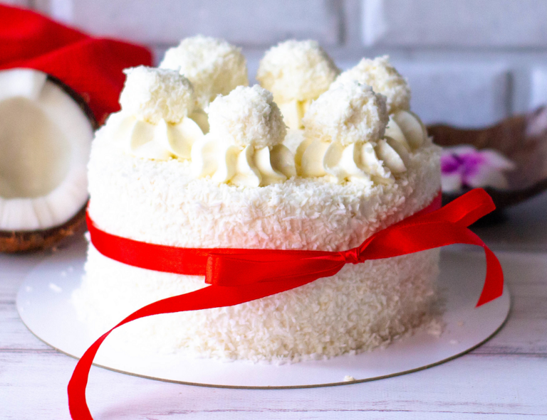 Торт “Рафаэлло“ без выпечки: пошаговый рецепт роскошного праздничного десерта - today.ua