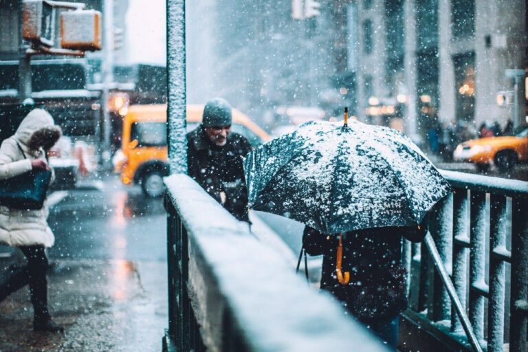 Снігопади, штормовий вітер і морози: синоптики розповіли, коли погіршиться погода - today.ua