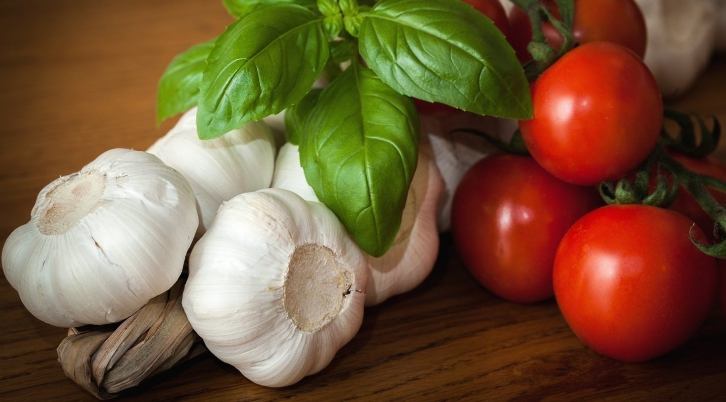 Кому запрещено есть чеснок: противопоказания к употреблению продукта