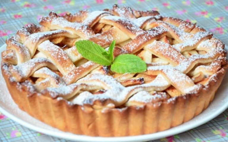 Як приготувати смачний пиріг з яблуками: покроковий рецепт - today.ua