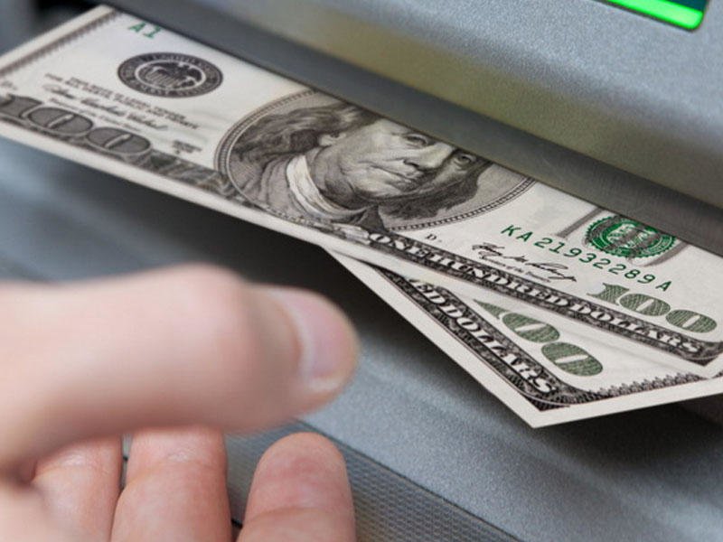 ПриватБанк выдает фальшивые деньги: на что обратить внимание клиентам