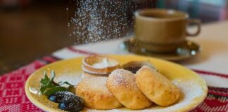Вкусные сырники на завтрак: идеальный рецепт блюда из детства - today.ua