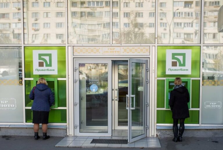ПриватБанк не возвращает украинцам депозиты: подробности скандала  - today.ua