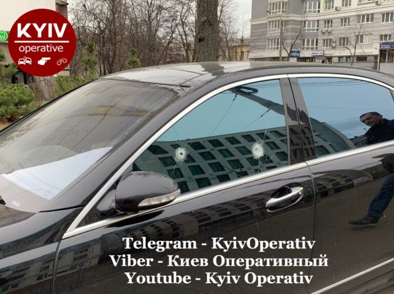 Водія Mercedes жорстко покарали за неправильну парковку - today.ua