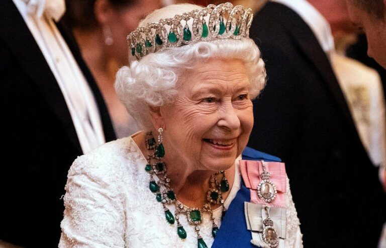 Тревожная весть из Британии: королева Елизавета срочно покинула свой дворец – вмешался коронавирус - today.ua