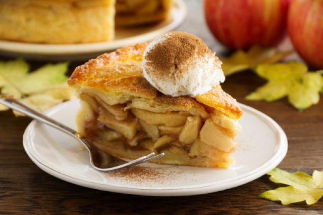 Як приготувати смачний пиріг з яблуками: покроковий рецепт