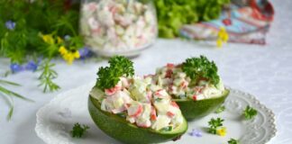 Незвичайний салат з крабовими паличками: рецепт смачної закуски нашвидкуруч - today.ua