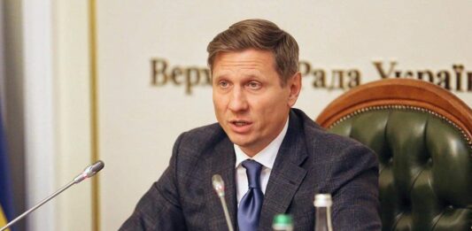 Коронавірус у нардепа Шахова все-таки дав пневмонію – не допомогла бабусина малинка - today.ua