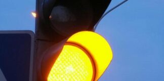 Верховний Суд не виправдав водія за проїзд на жовтий сигнал світлофора - today.ua