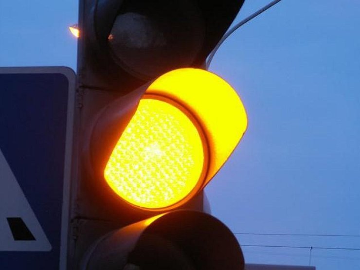 Верховный Суд не оправдал водителя за проезд на желтый сигнал светофора - today.ua